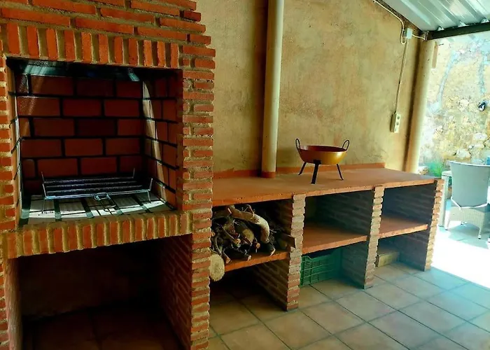 Casa Rural Con Barbacoa Y Amplia Terraza.