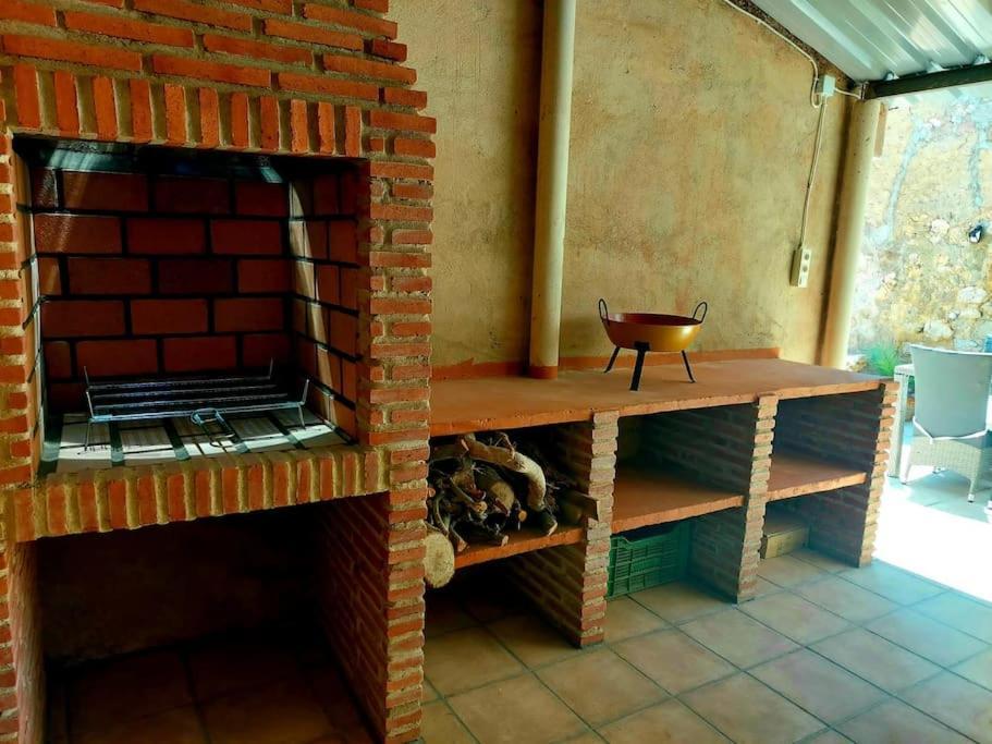 Con Barbacoa Y Amplia Terraza. Hébergement de vacances Jorquera